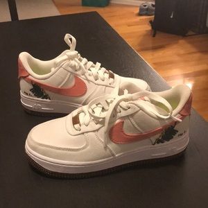 WOmens AIR FORCE 1 LOW SE 'CATECHU size 5.5